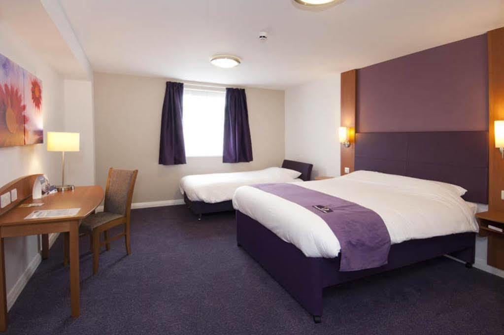 Premier Inn Bicester Exterior foto